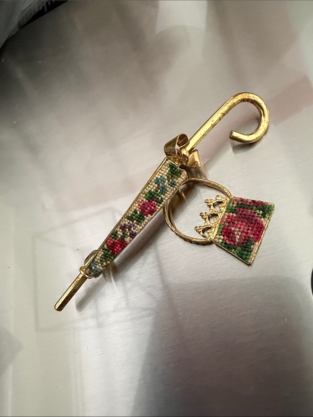Vintage 1950’s Gold Tone Floral Cross-Stitch Umbrella & Handbag Brooch Pin